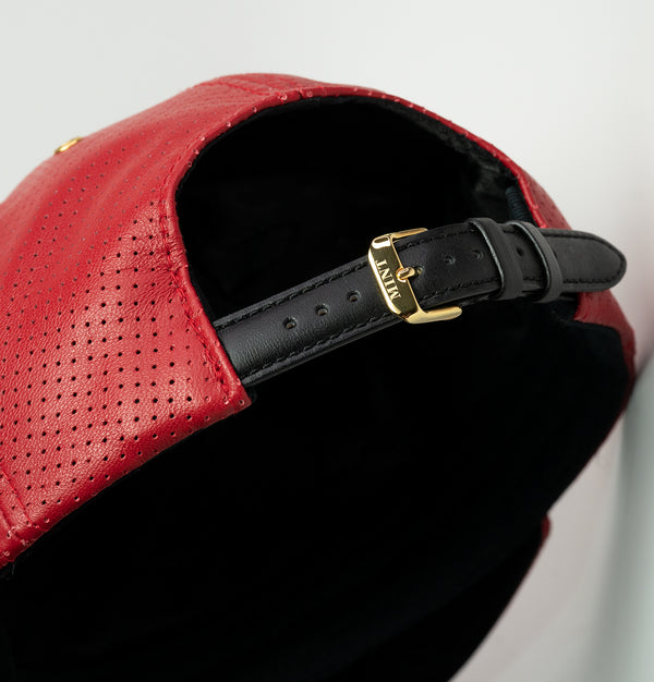 Padded Leather Strap [break]Our padded leather straps, created by an American luxury watchstrap manufacturer, are hand stitched, hand-edge painted, and hand-buffed with leather conditioners. Each strap then undergoes double quality control to ensure that no flaws have been made.